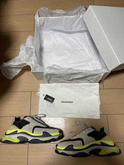 BALENCIAGA Triple S "Black/Red"