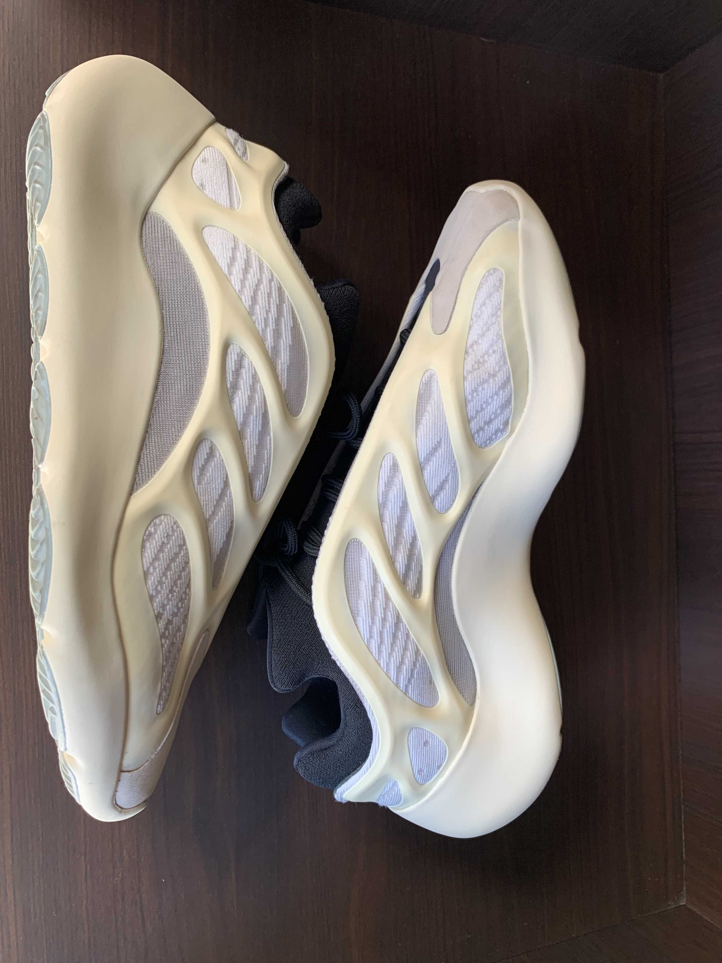 adidas YEEZY 700V3 "Azael"