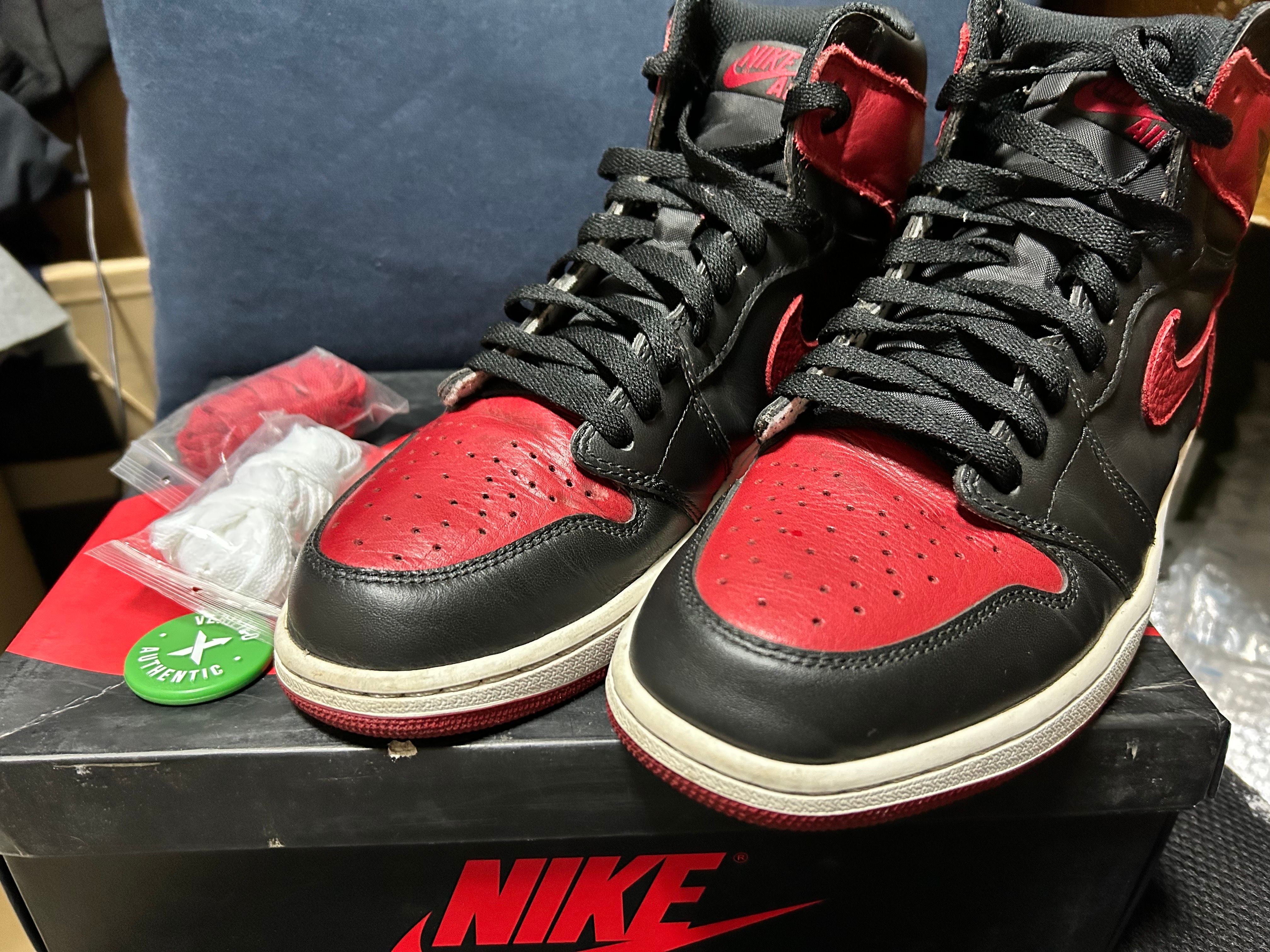 Nike Air Jordan 1 Retro High OG "Bred/Banned" (2016)