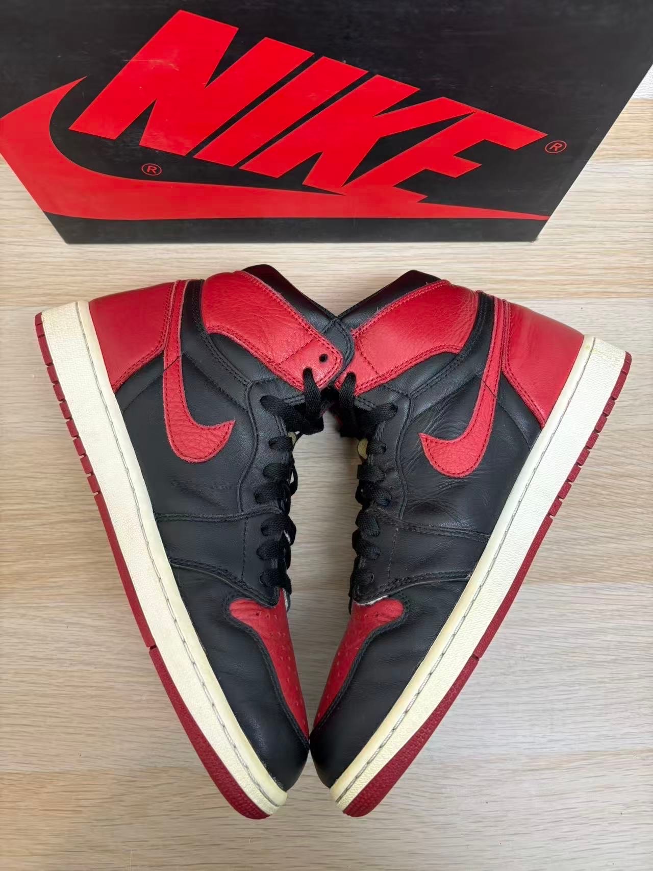 Nike Air Jordan 1 Retro High OG "Bred/Banned"