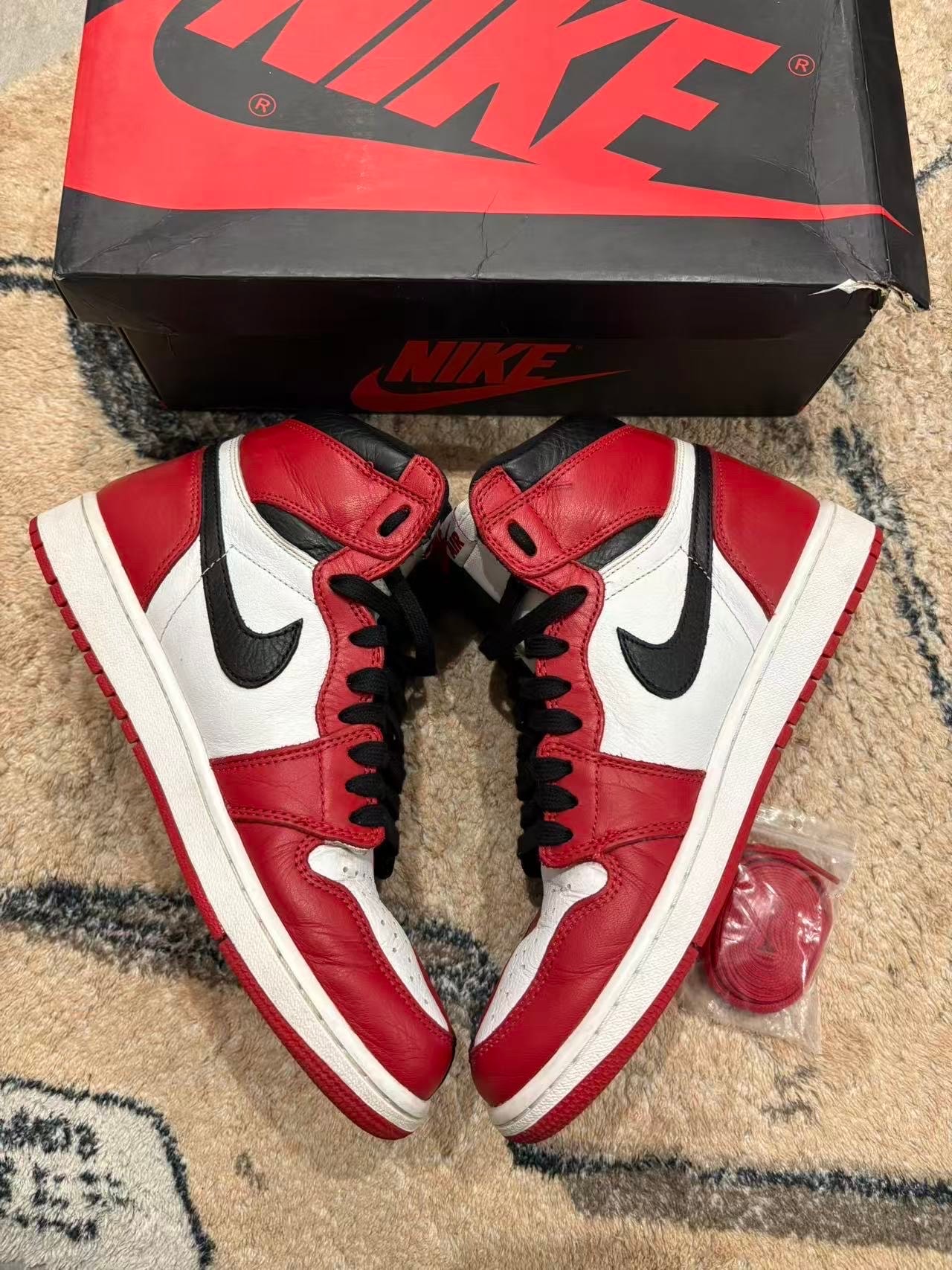 ナイキ エアジョーダン1 レトロ ハイ "オマージュ・トゥ・ホーム"