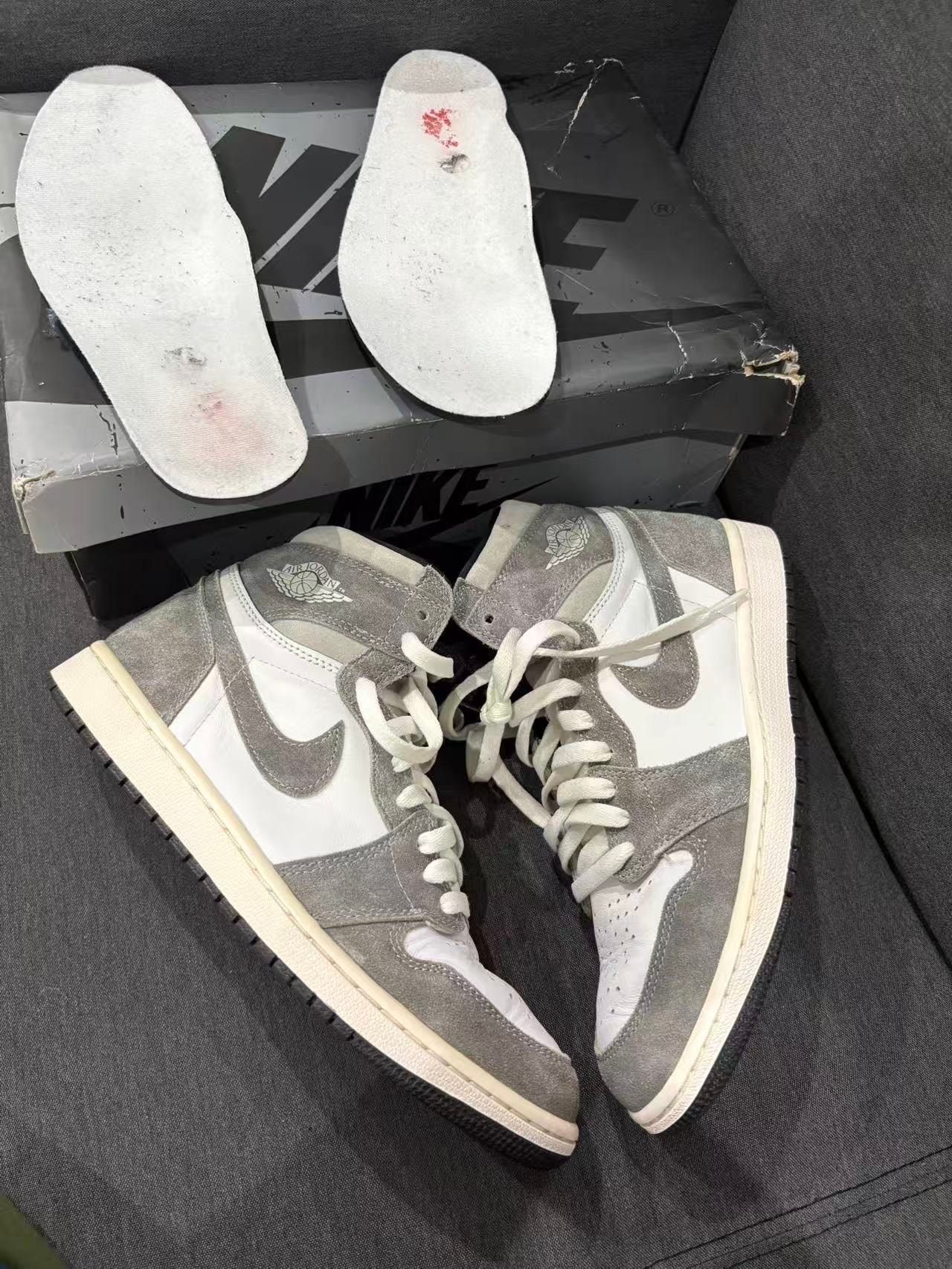 Nike Air Jordan 1 Retro High OG "Black and Smoke Grey"