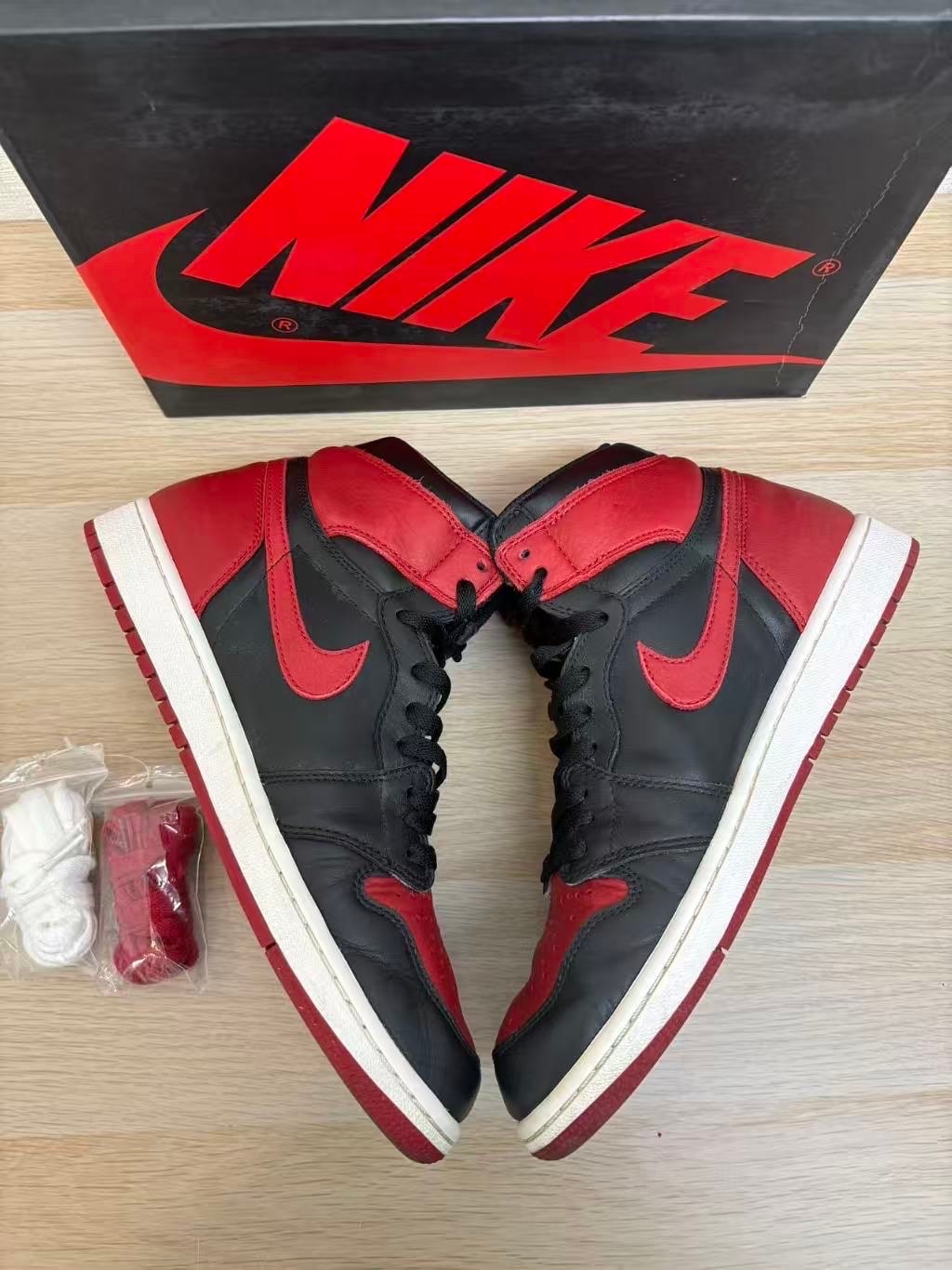 Nike Air Jordan 1 Retro High OG "Bred/Banned"