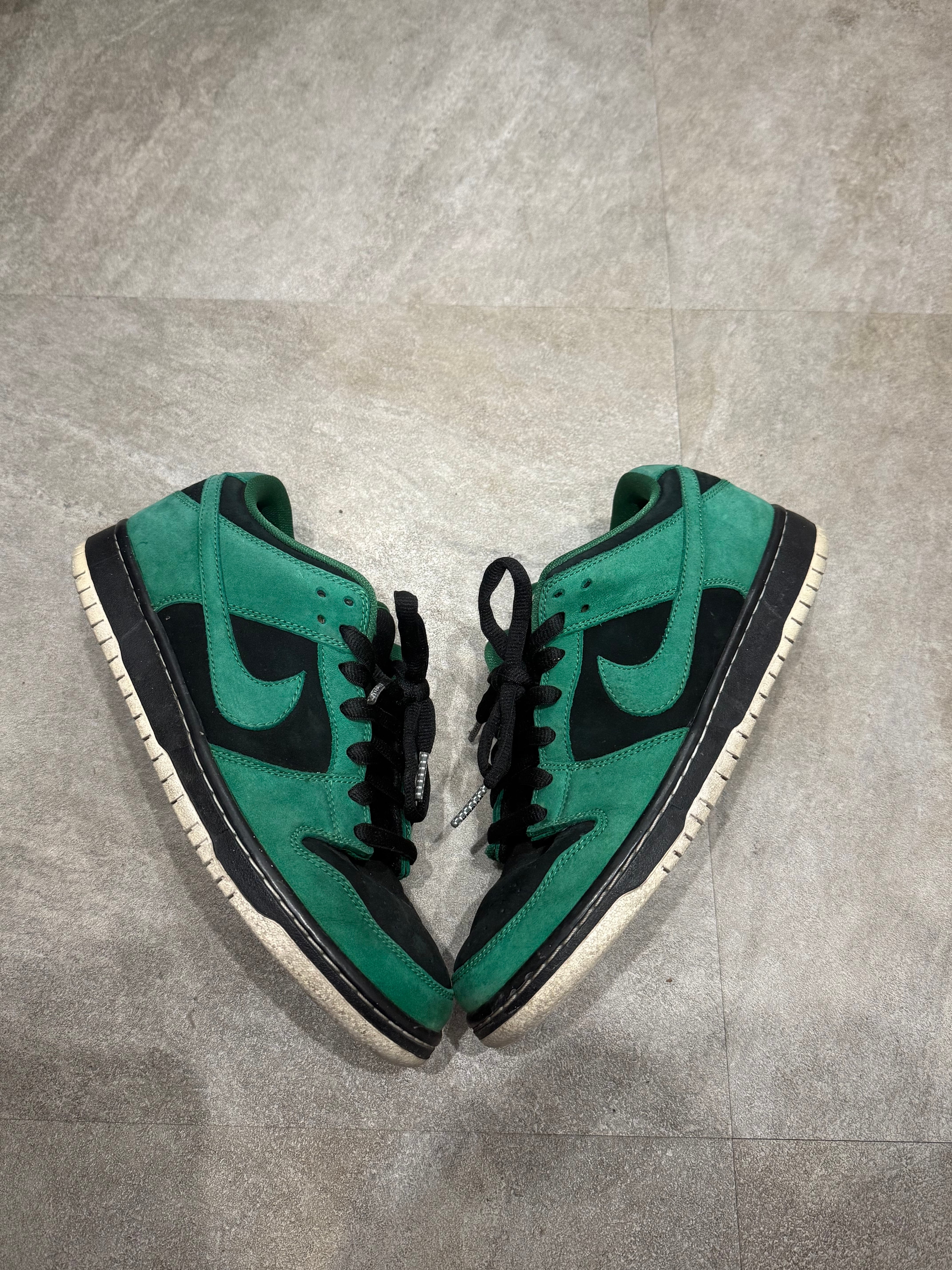 Nike SB Dunk Low "Black/Pine Green"