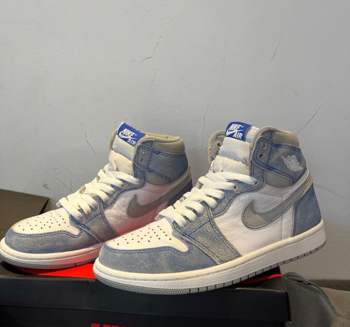 Nike Air Jordan 1 High OG "Hyper Royal"