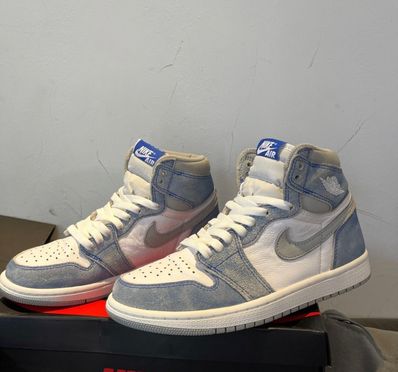 Nike Air Jordan 1 High OG "Hyper Royal"