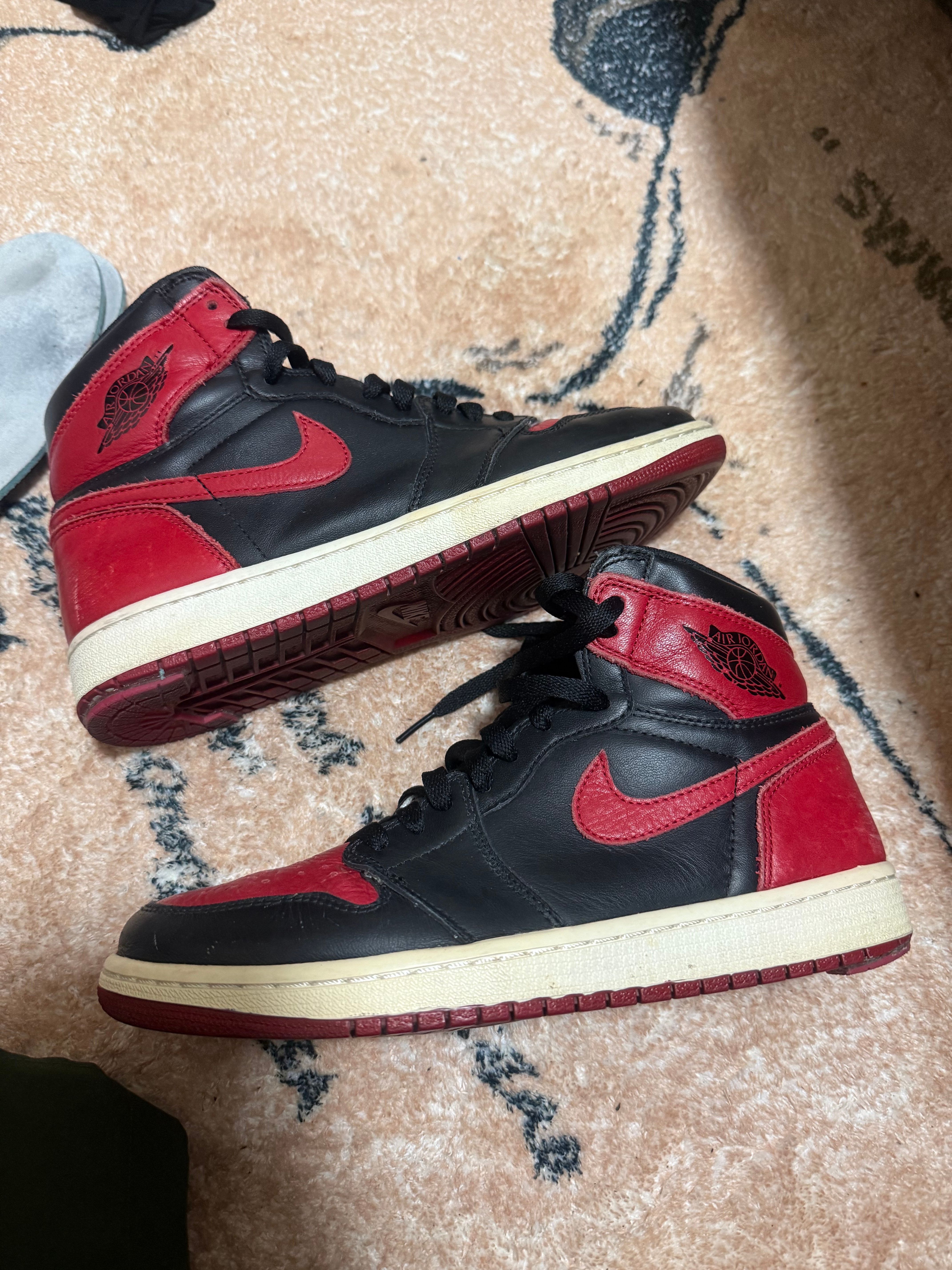 Nike Air Jordan 1 Retro High OG "Bred/Banned" (2016)