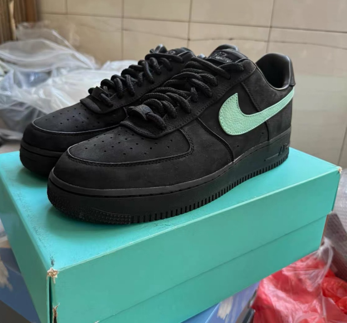 ティファニー × ナイキ エアフォース1 ロー "1837"