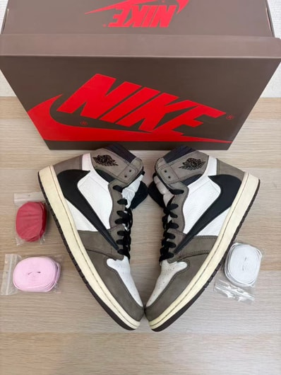 Travis Scott × Nike Air Jordan 1 Retro High OG TS SP "Sail/Dark Mocha"