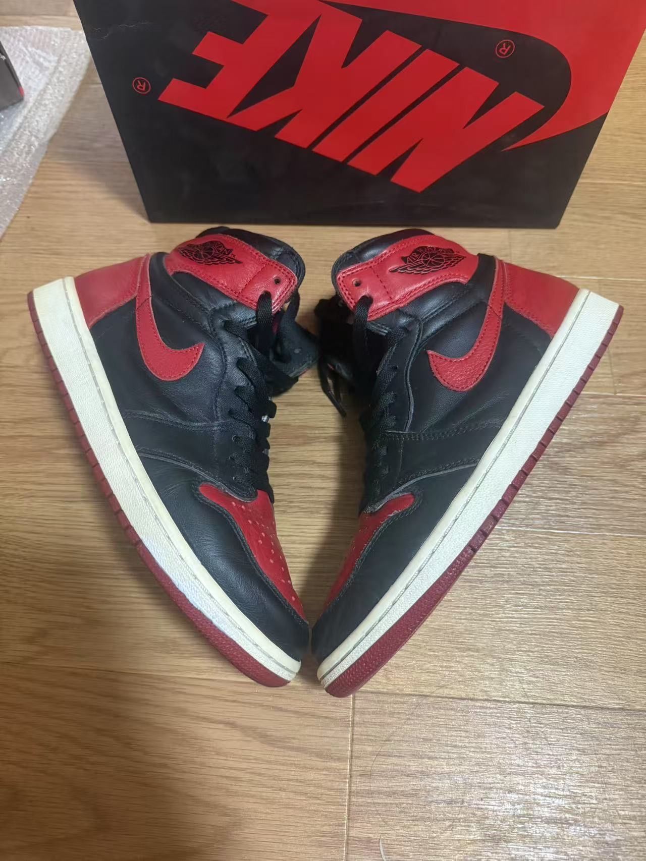 Nike Air Jordan 1 Retro High OG "Bred/Banned" (2016)