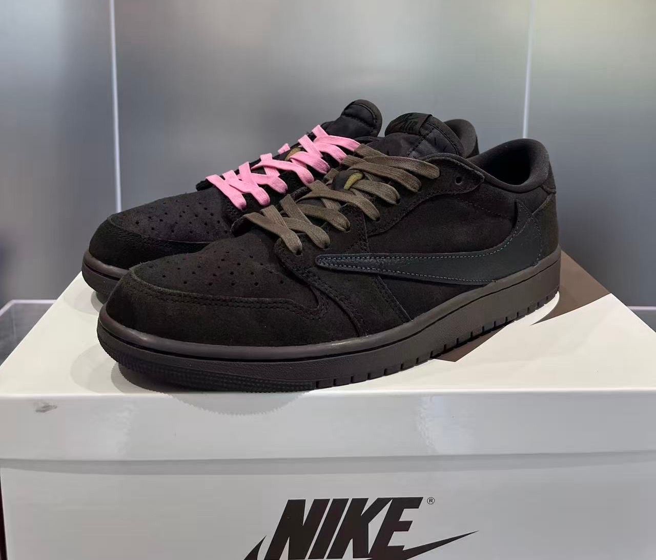 Travis Scott × Nike Air Jordan 1 Low OG SP "Velvet Brown and Dark Mocha"