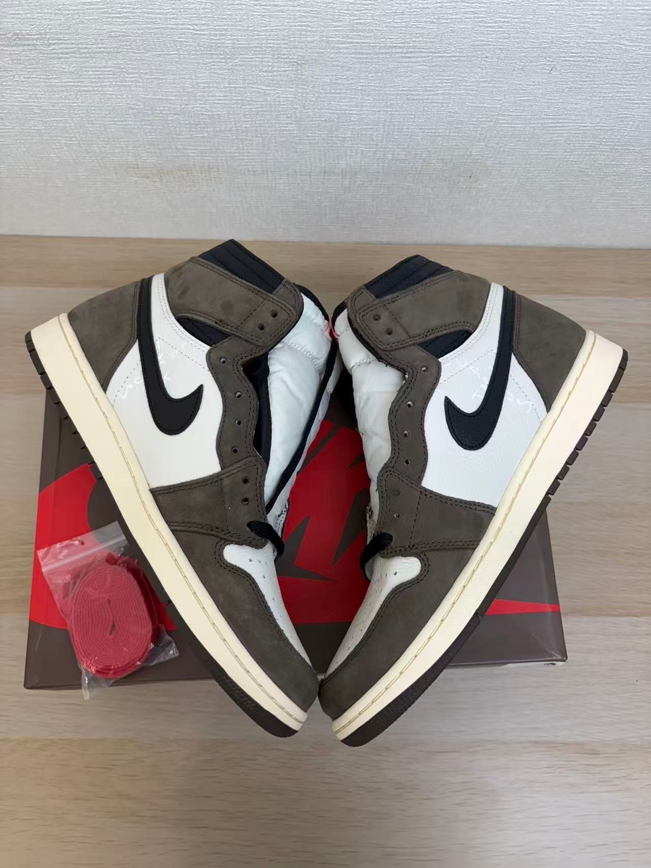 Travis Scott × Nike Air Jordan 1 Retro High OG TS SP "Sail/Dark Mocha"
