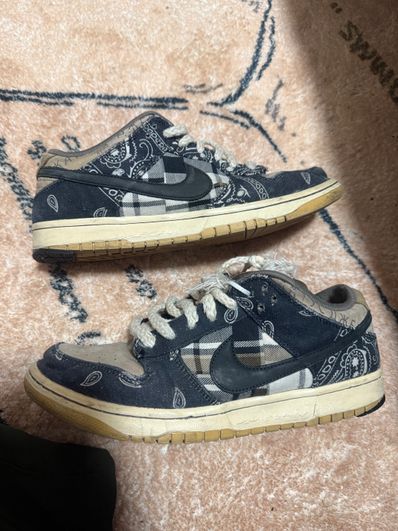 Travis Scott × Nike SB Dunk Low "Black/Parachute Beige"
