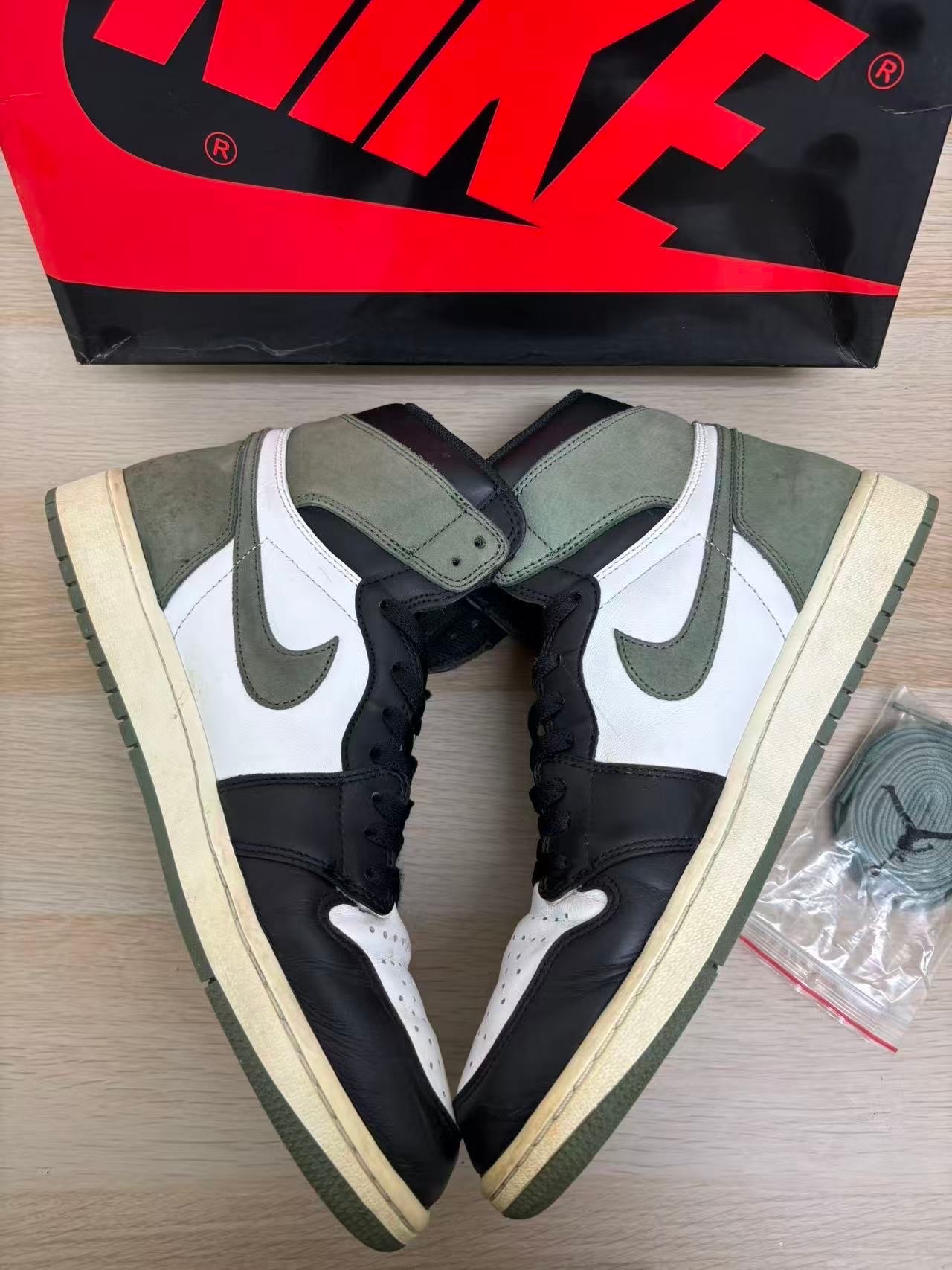 ナイキ エアジョーダン1 ハイ "クレイ グリーン"