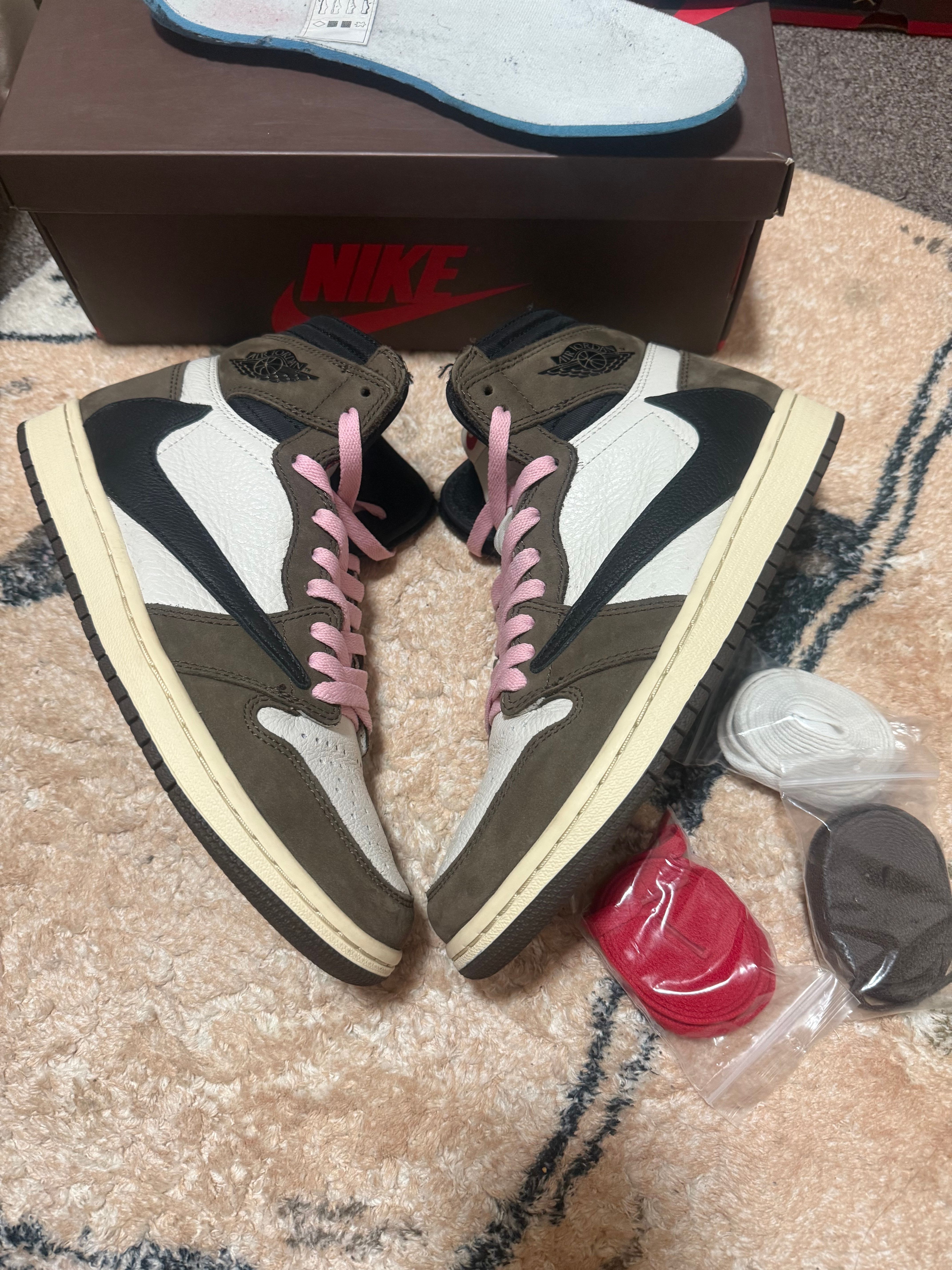 Travis Scott × Nike Air Jordan 1 Retro High OG TS SP "Sail/Dark Mocha"