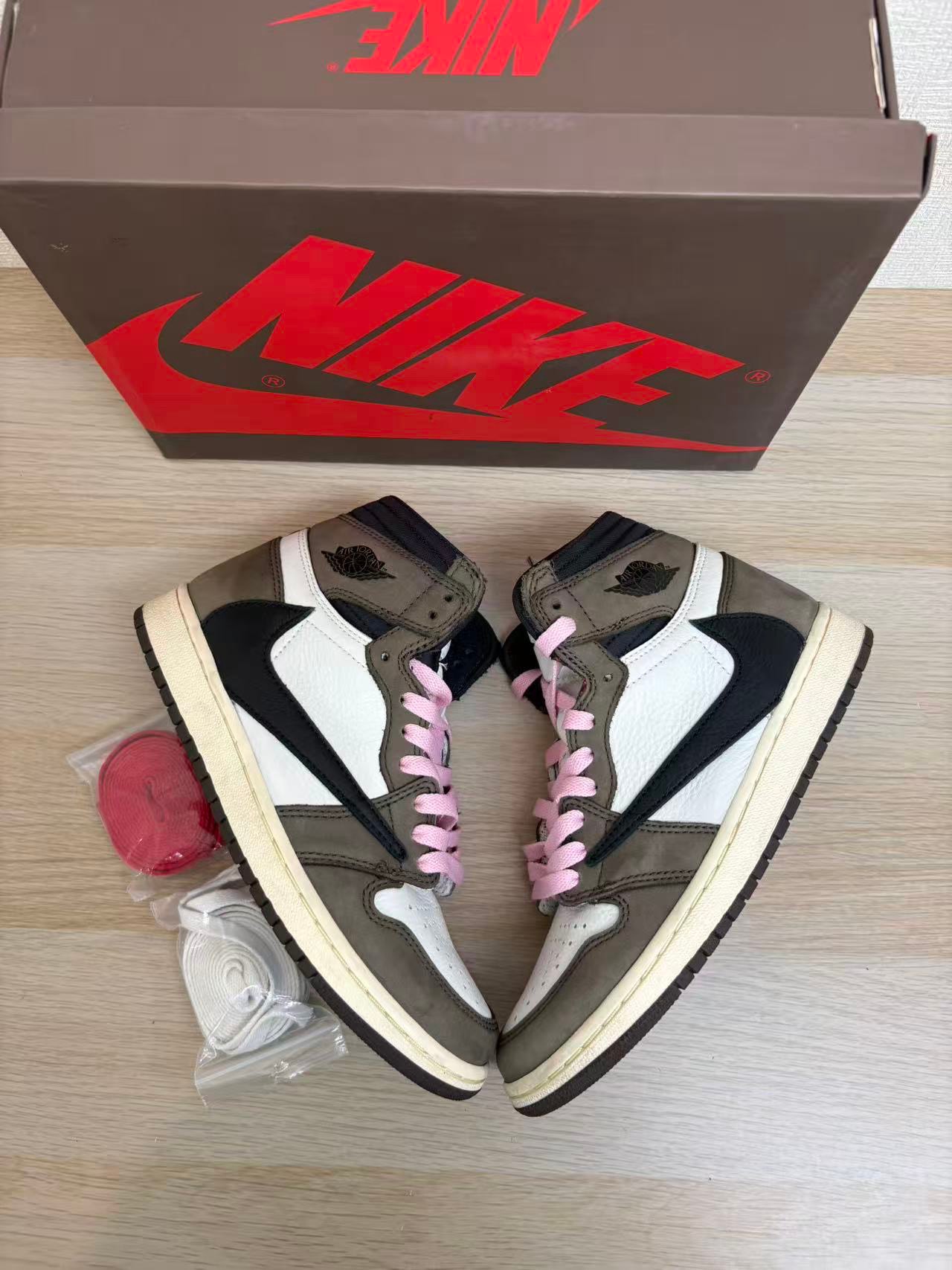 Travis Scott × Nike Air Jordan 1 Retro High OG TS SP "Sail/Dark Mocha"
