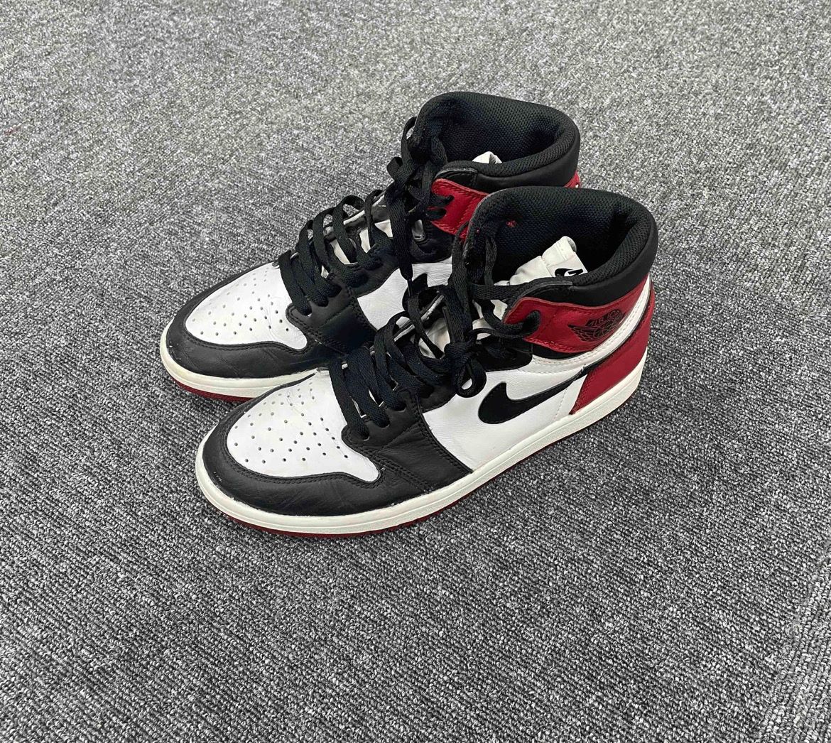 Nike Air Jordan 1 Retro High OG "Black Toe"(2016)