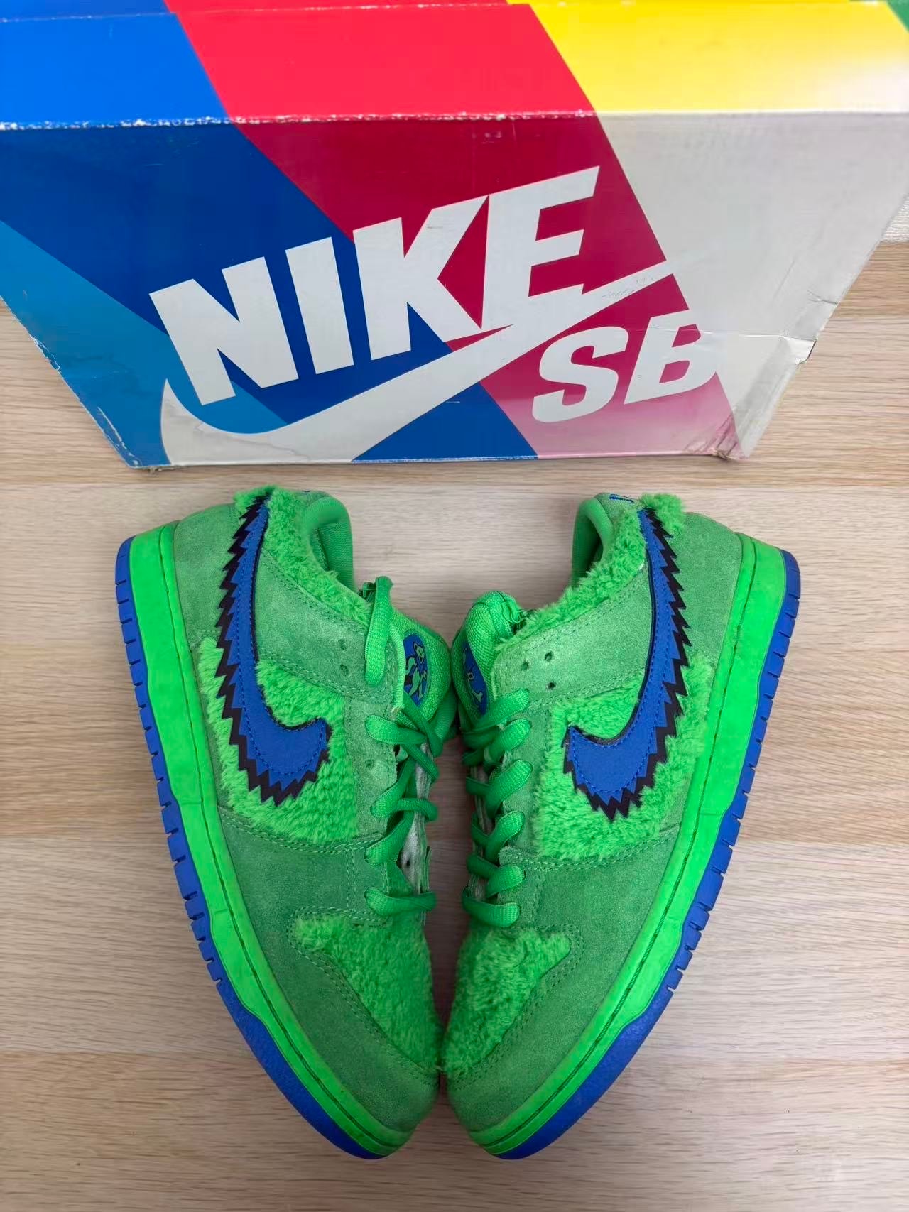 Grateful Dead × Nike SB Dunk Low "Green Bear"