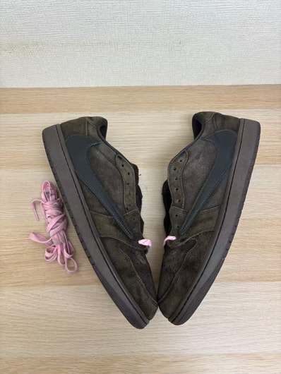 Travis Scott × Nike Air Jordan 1 Low OG SP "Velvet Brown and Dark Mocha"