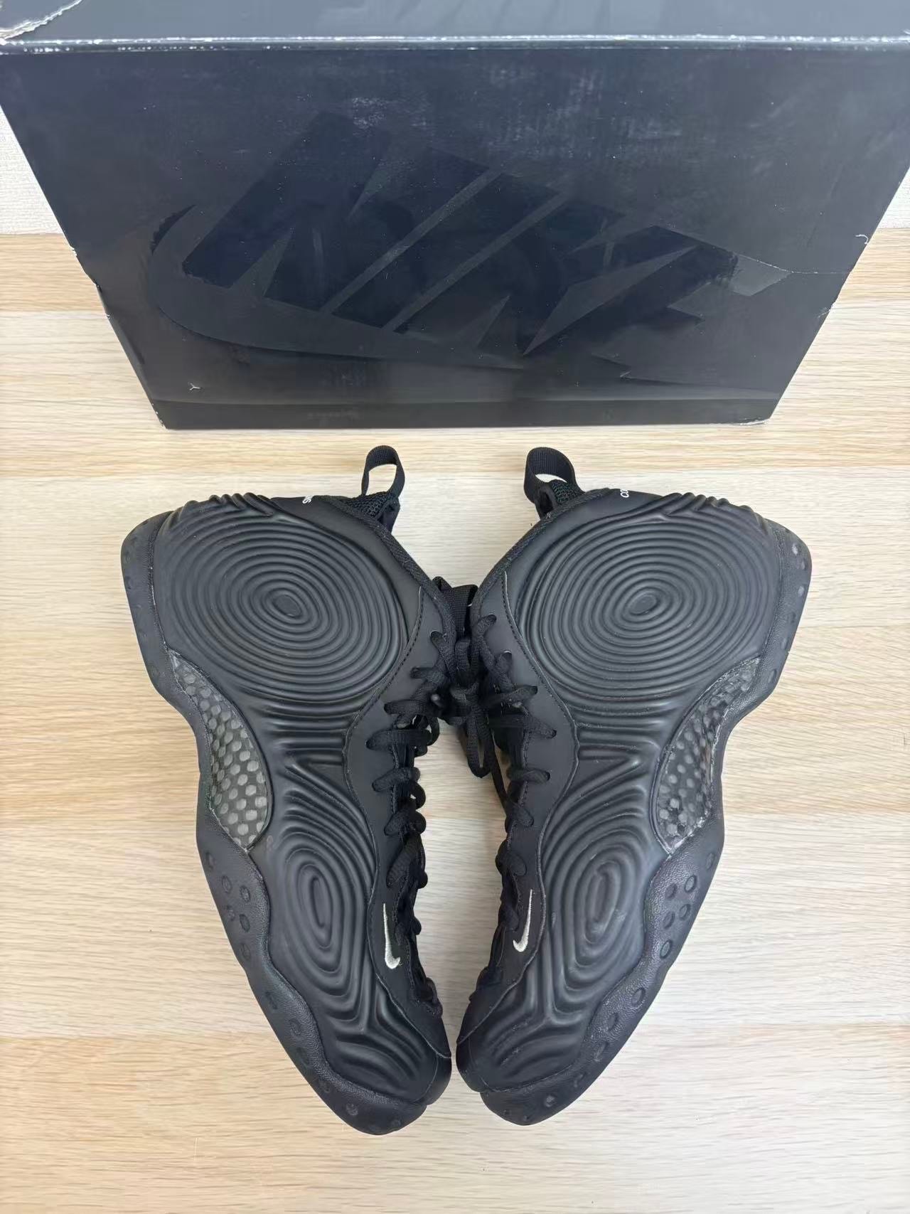 COMME des GARCONS HOMME PLUS × Nike Air Foamposite One "Black"