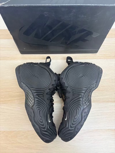 COMME des GARCONS HOMME PLUS × Nike Air Foamposite One "Black"
