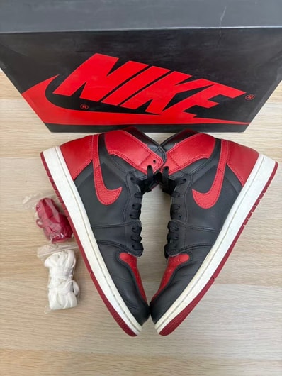 Nike Air Jordan 1 Retro High OG "Bred/Banned"