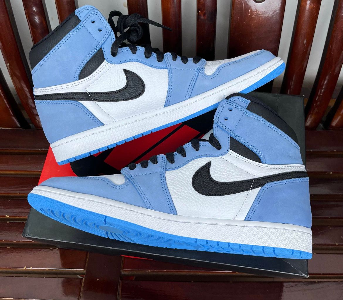Nike Air Jordan 1 High OG "University Blue"