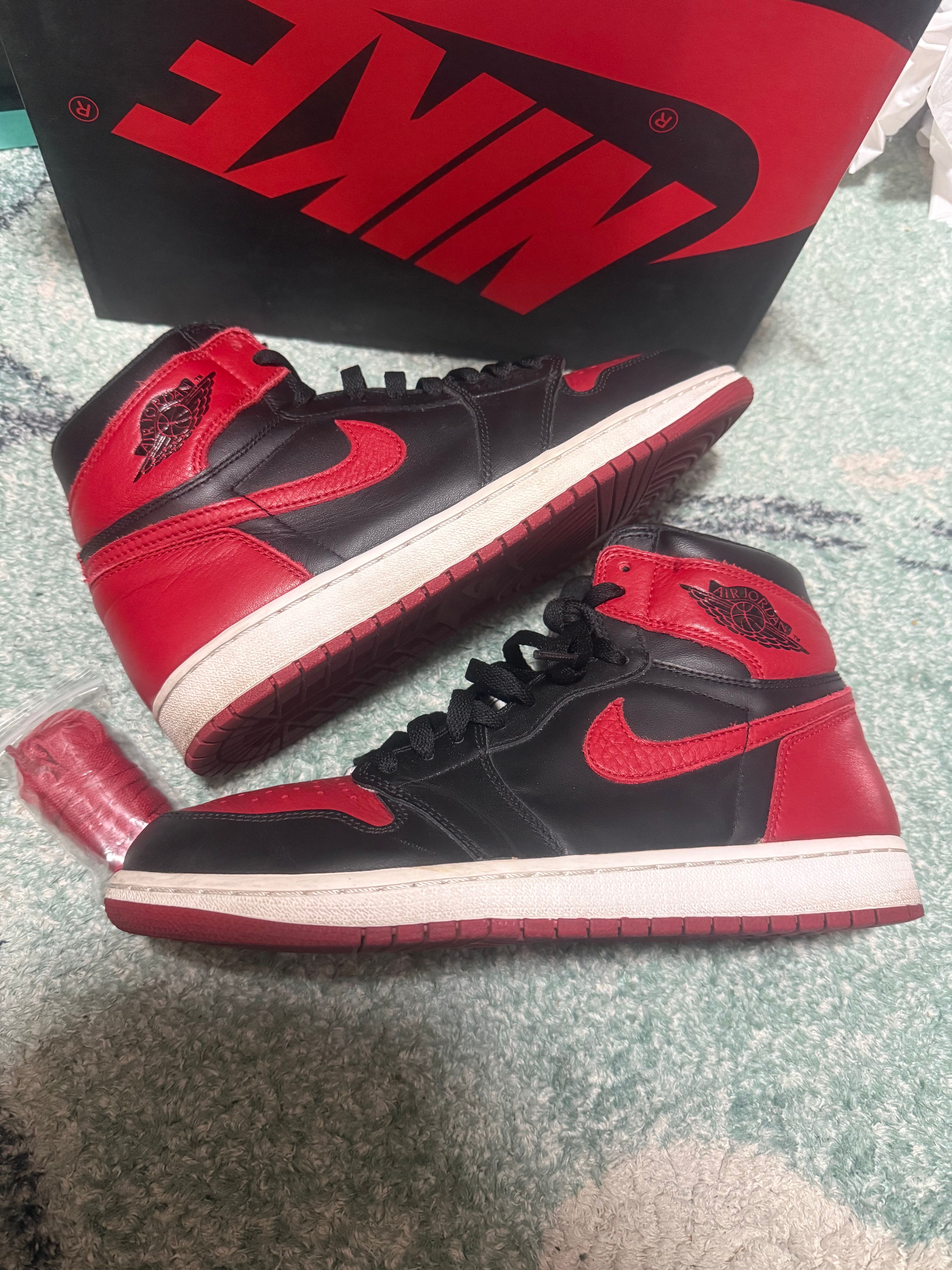 Nike Air Jordan 1 Retro High OG "Bred/Banned" (2016)