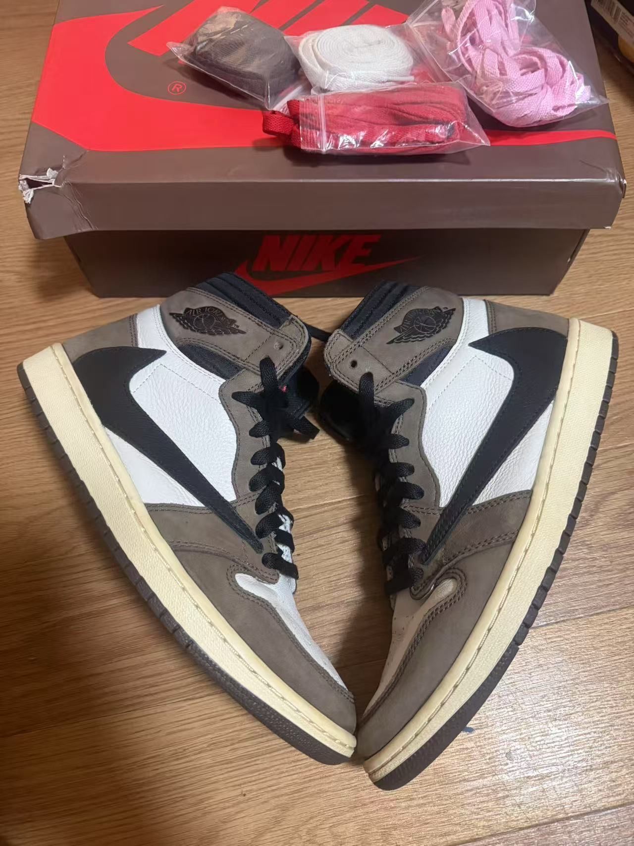 Travis Scott × Nike Air Jordan 1 Retro High OG TS SP "Sail/Dark Mocha"