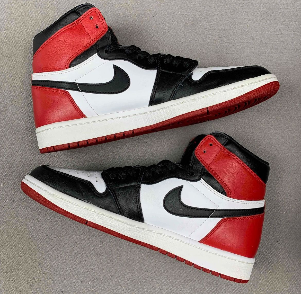 Nike Air Jordan 1 Retro High OG "Black Toe"(2016)