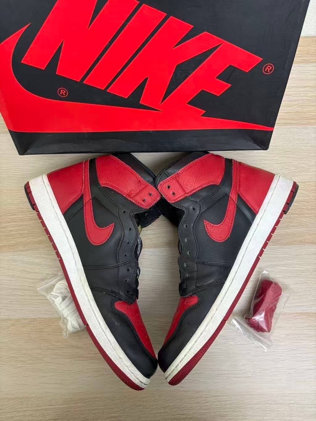 Nike Air Jordan 1 Retro High OG "Bred/Banned"