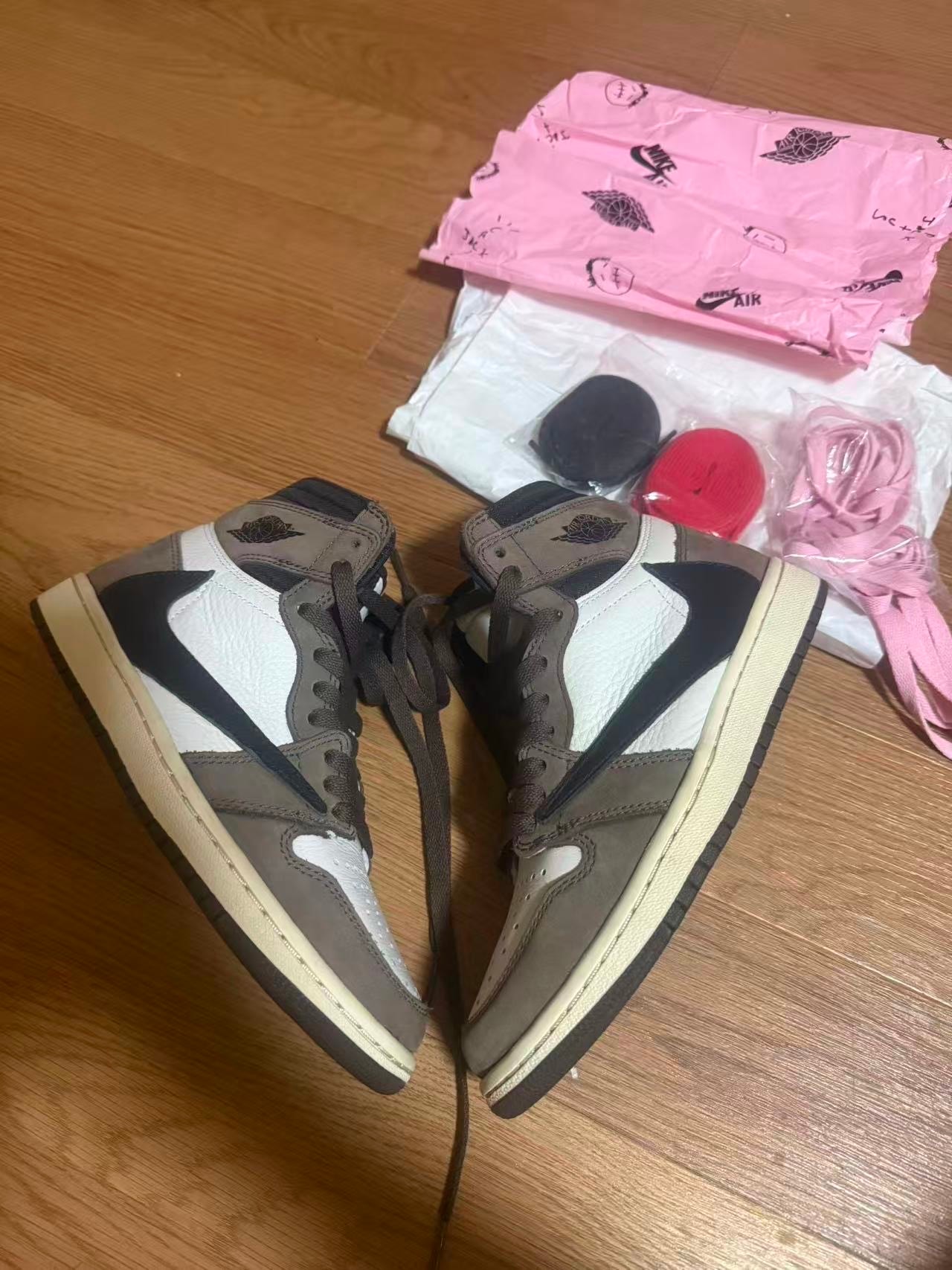 Travis Scott × Nike Air Jordan 1 Retro High OG TS SP "Sail/Dark Mocha"