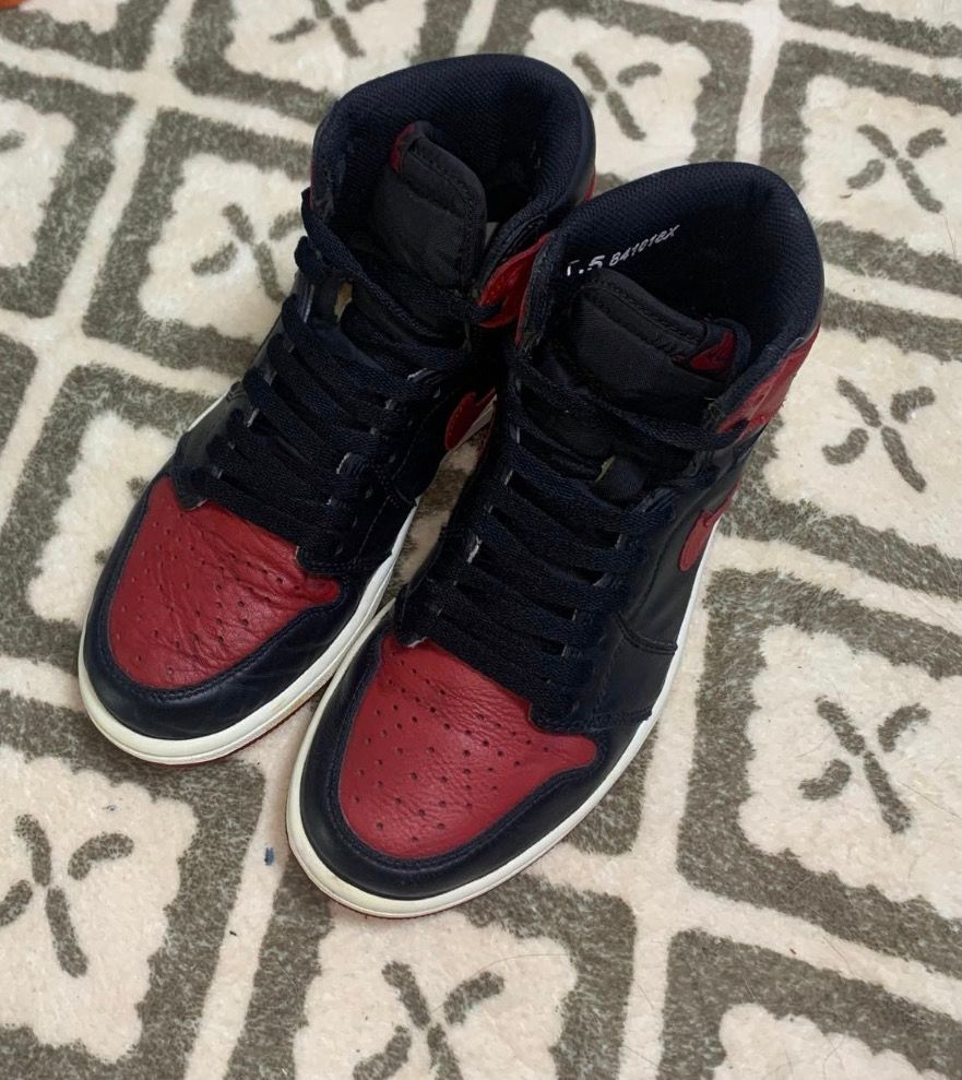 Nike Air Jordan 1 Retro High OG "Bred/Banned" (2016)