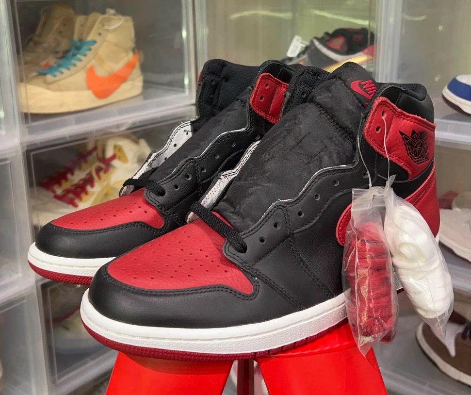 Nike Air Jordan 1 Retro High OG "Bred/Banned" (2016)