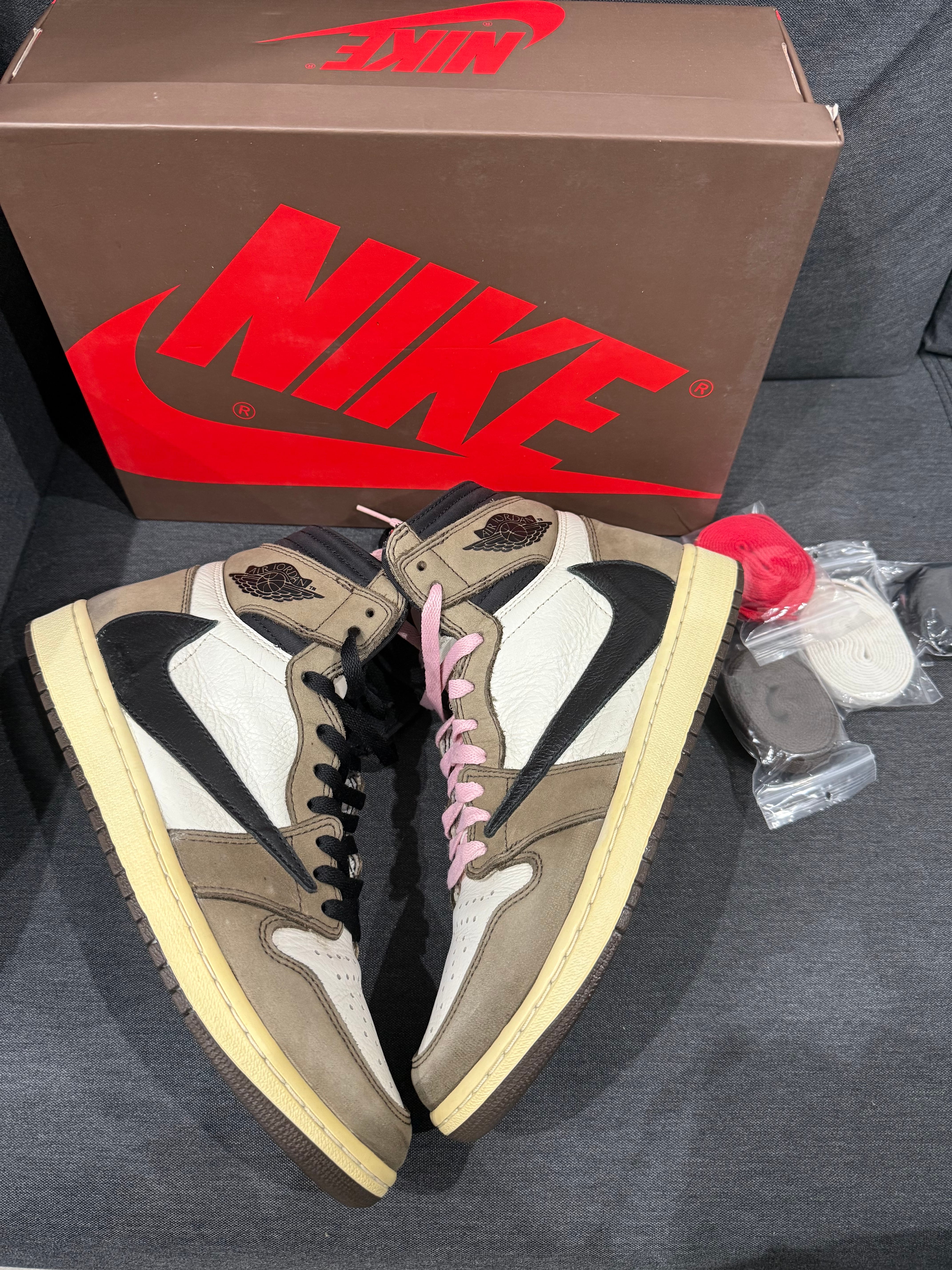 Travis Scott × Nike Air Jordan 1 Retro High OG TS SP "Sail/Dark Mocha"