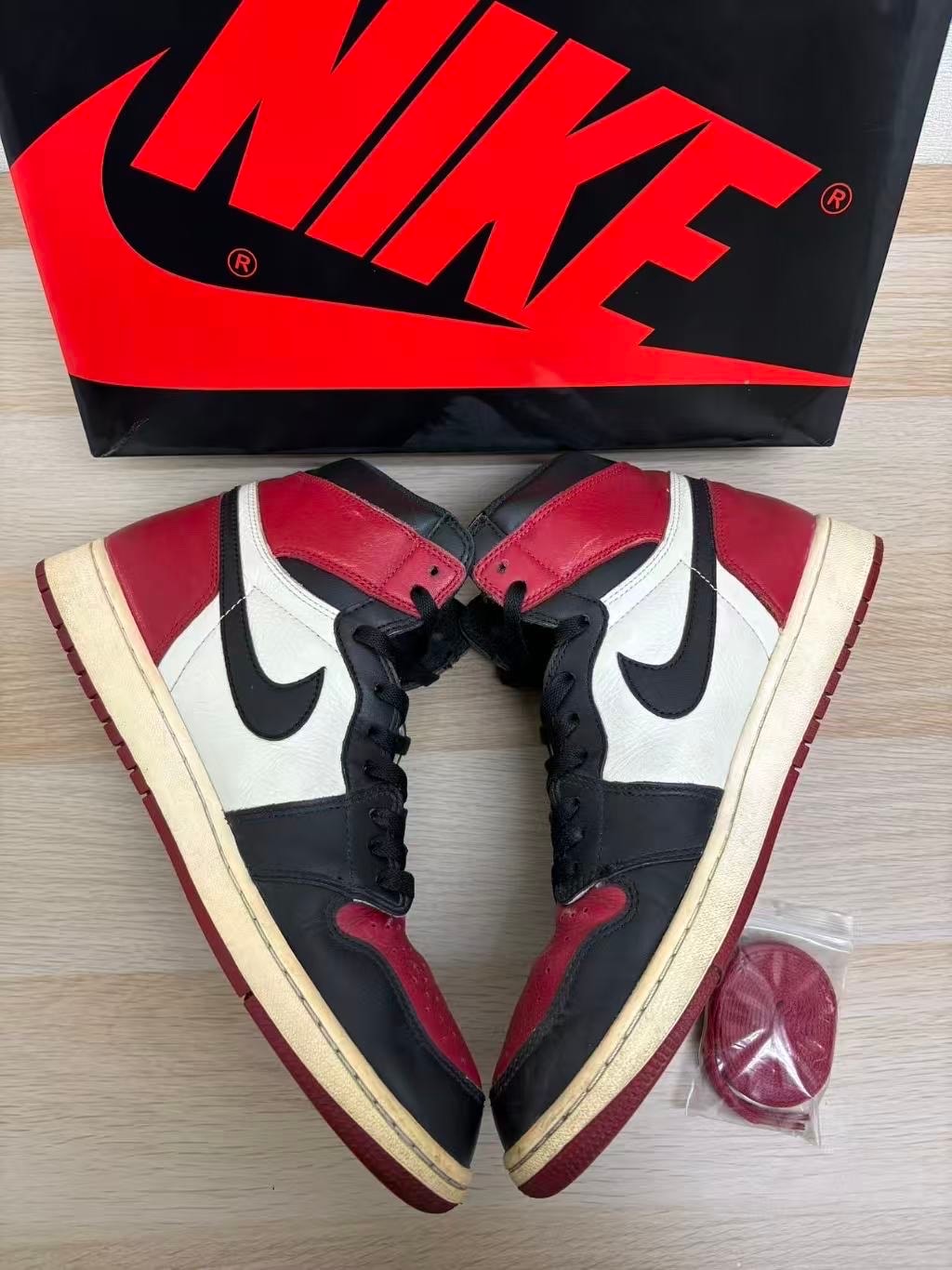 ナイキ エアジョーダン1 レトロ ハイ OG "ブレッドトゥ"