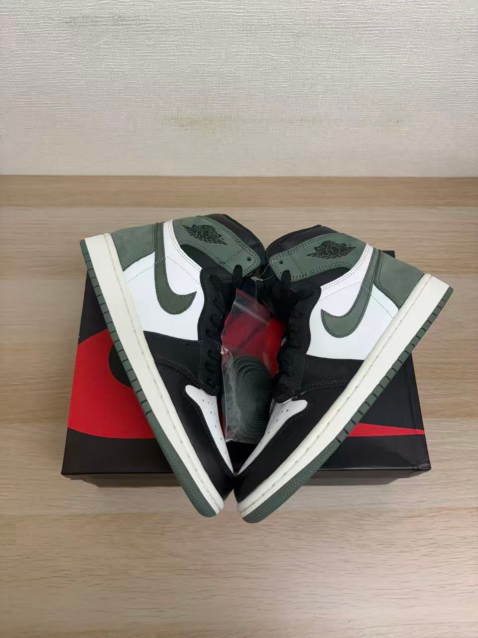 Nike Air Jordan 1 Retro High "Clay Green"