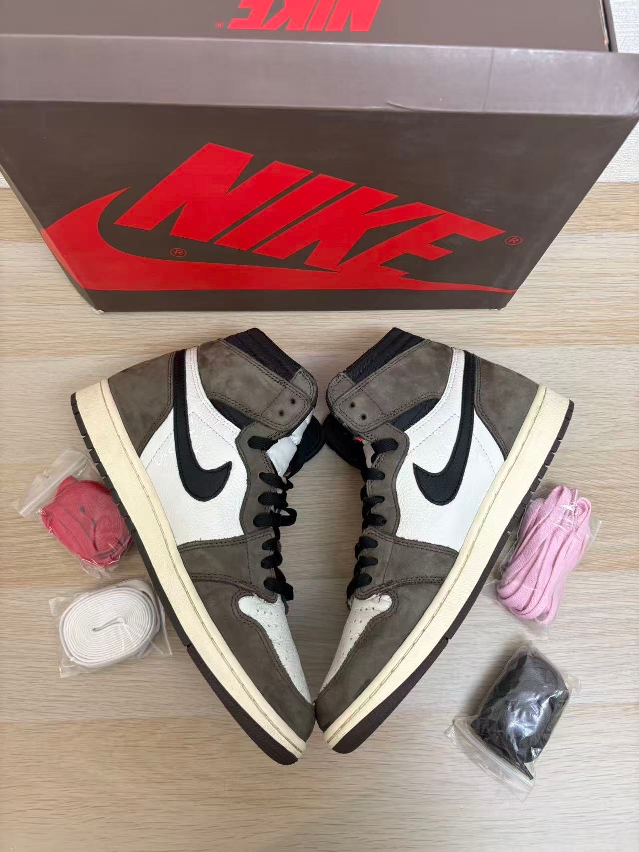 Travis Scott × Nike Air Jordan 1 Retro High OG TS SP "Sail/Dark Mocha"