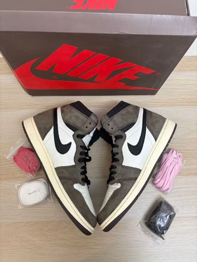 Travis Scott × Nike Air Jordan 1 Retro High OG TS SP "Sail/Dark Mocha"