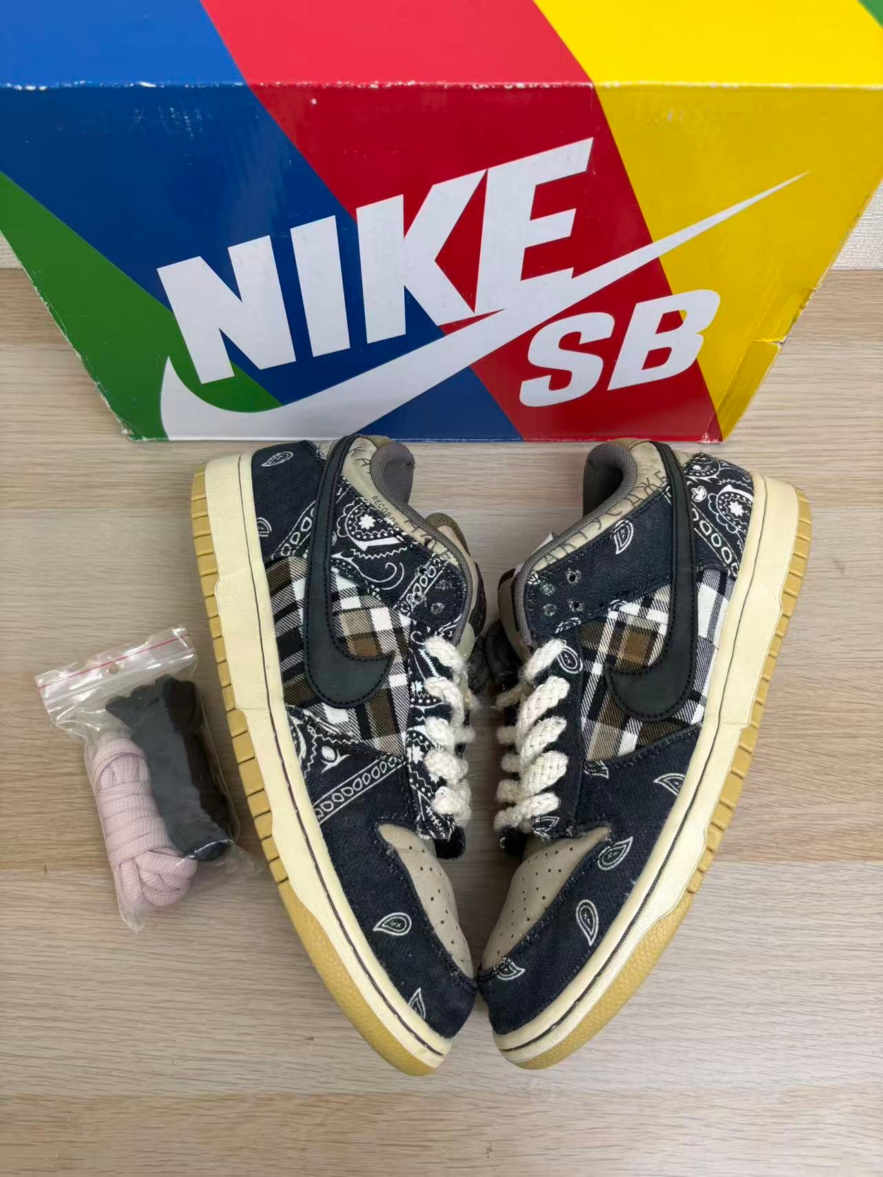Travis Scott × Nike SB Dunk Low "Black/Parachute Beige"