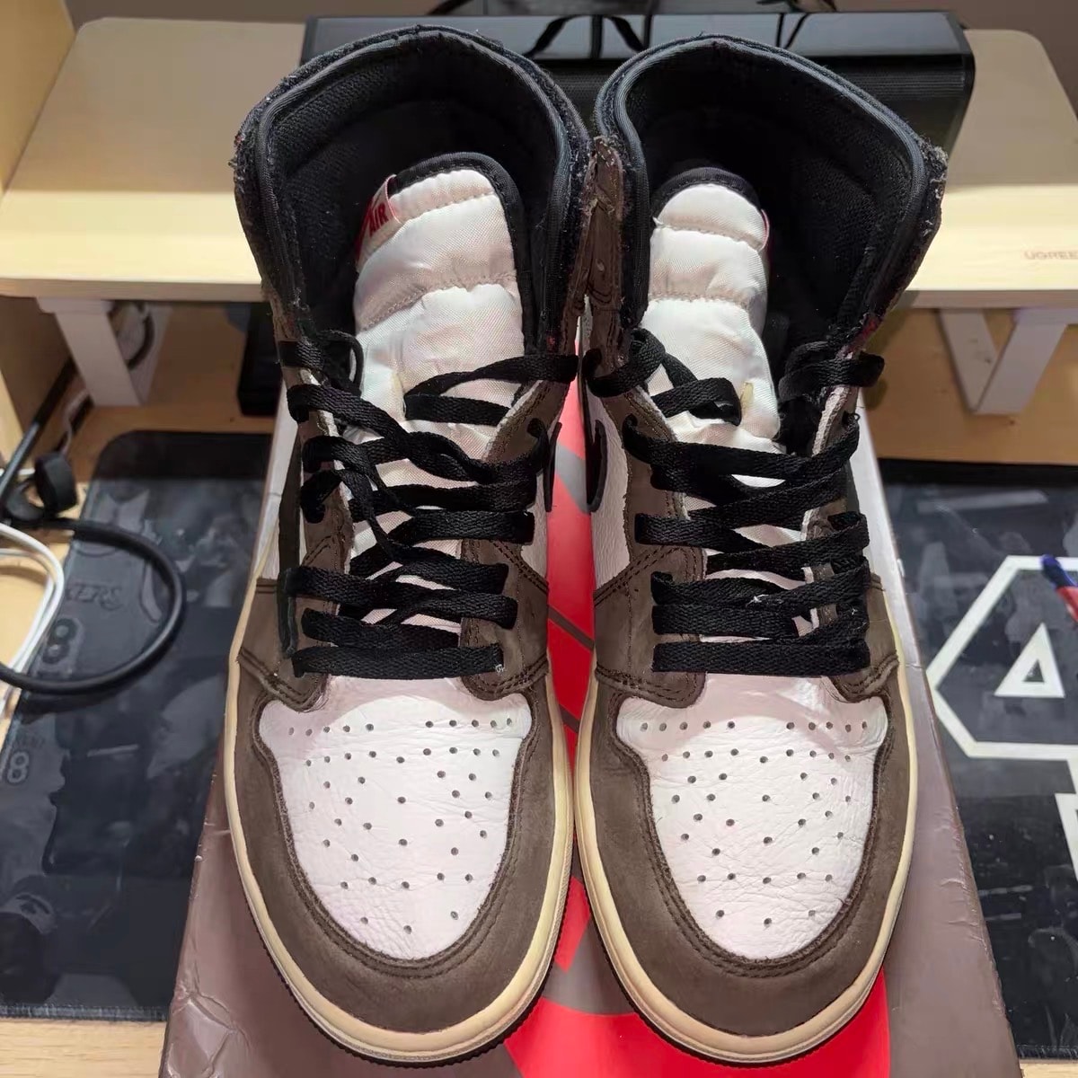 Travis Scott × Nike Air Jordan 1 Retro High OG TS SP "Sail/Dark Mocha"