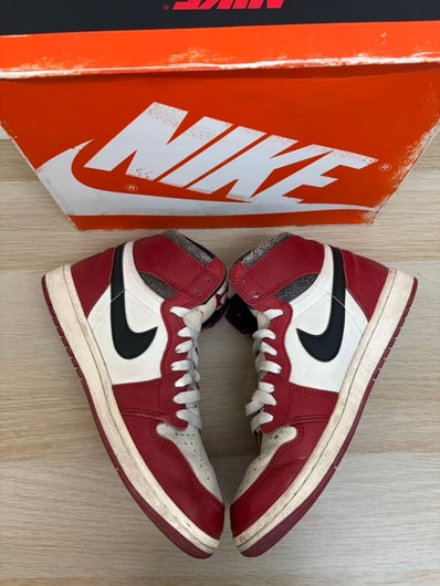 Nike Air Jordan 1 High OG "Lost & Found/Chicago"