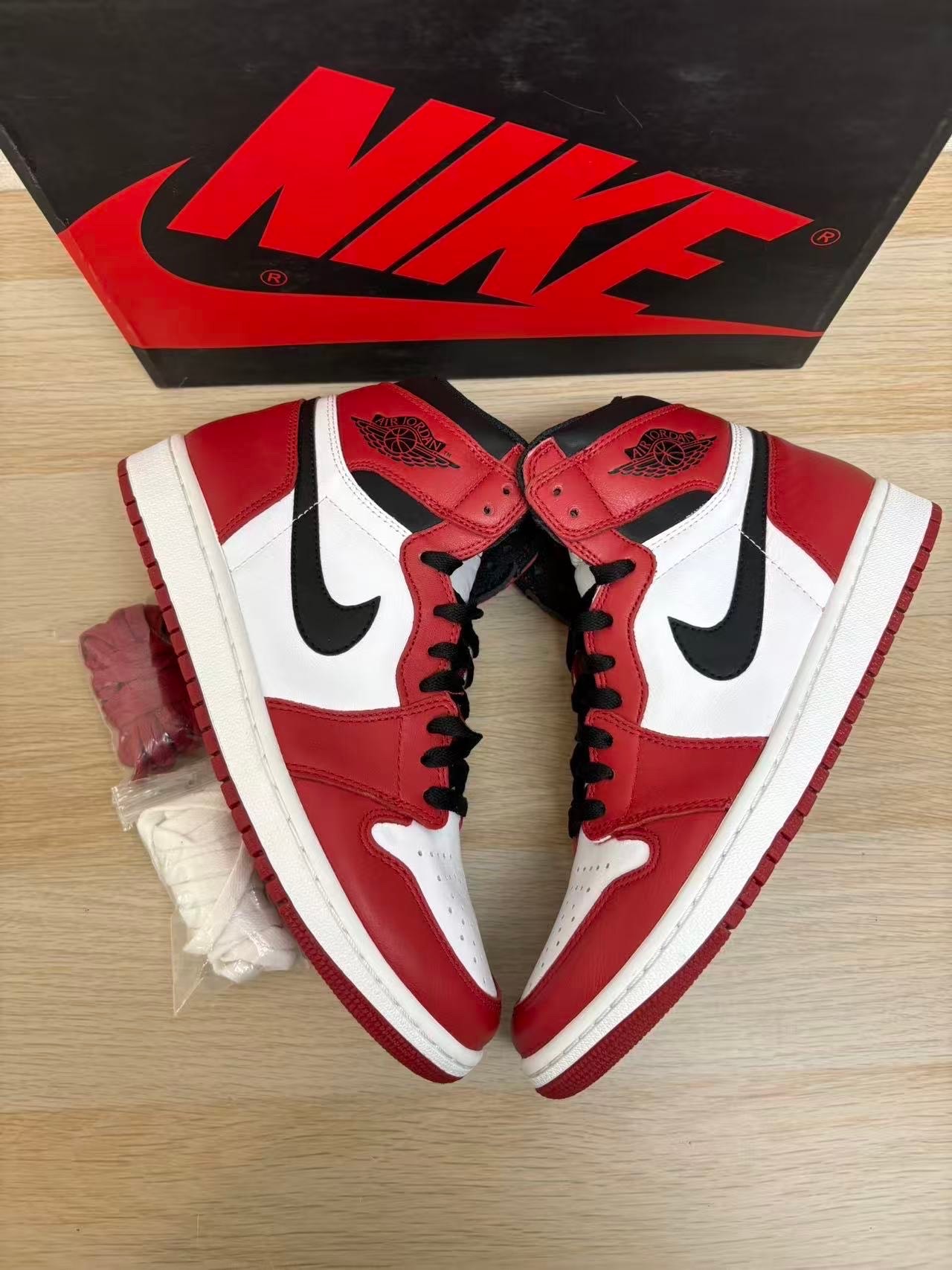 Nike Air Jordan 1 Retro High "Chicago" (2015)