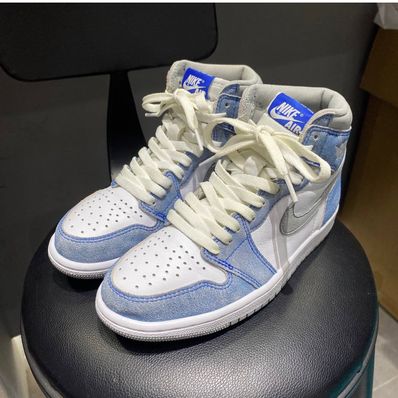 Nike Air Jordan 1 High OG "Hyper Royal"