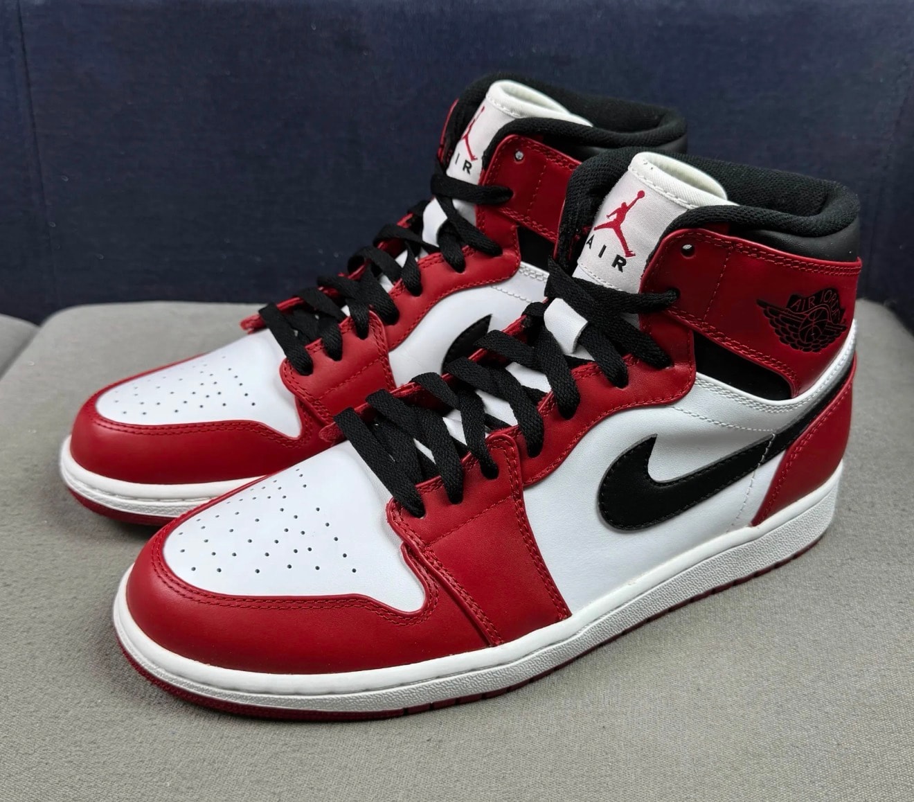 Nike Air Jordan 1 Retro High "Chicago" (2013)
