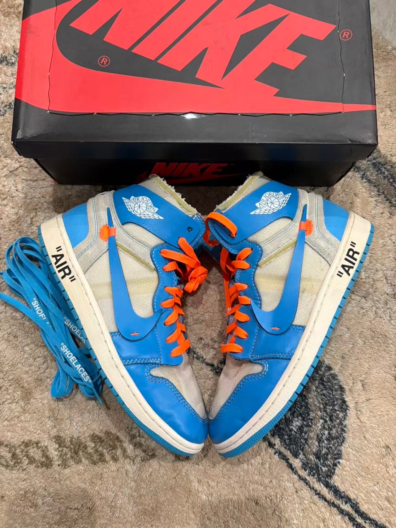 オフホワイト×ナイキ エアジョーダン1 ハイ UNC "ホワイト/ダーク パウダー ブルー"