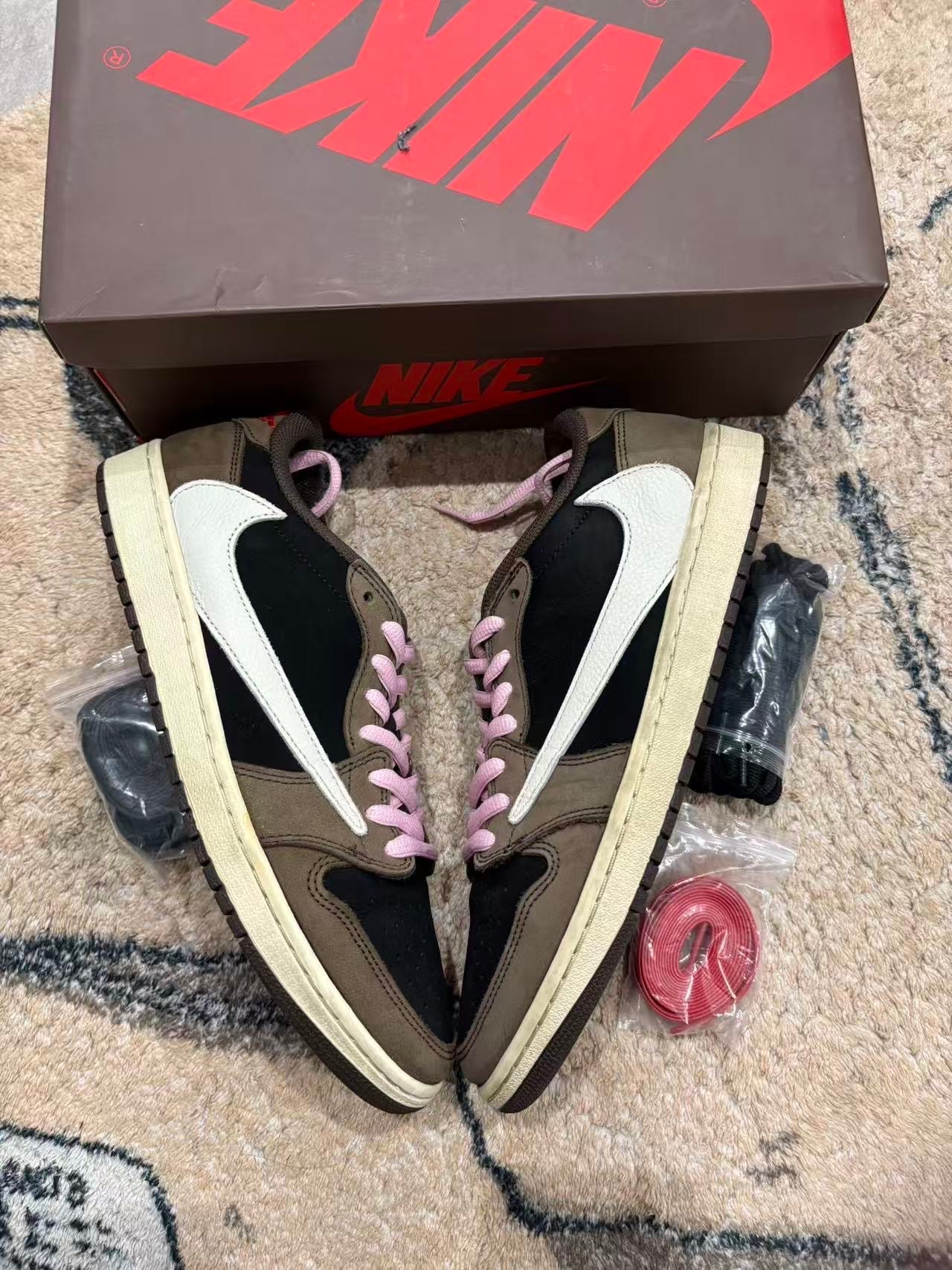 トラヴィススコット×ナイキ エアジョーダン1 ロー OG SP-T  "ブラック/ダークモカ"