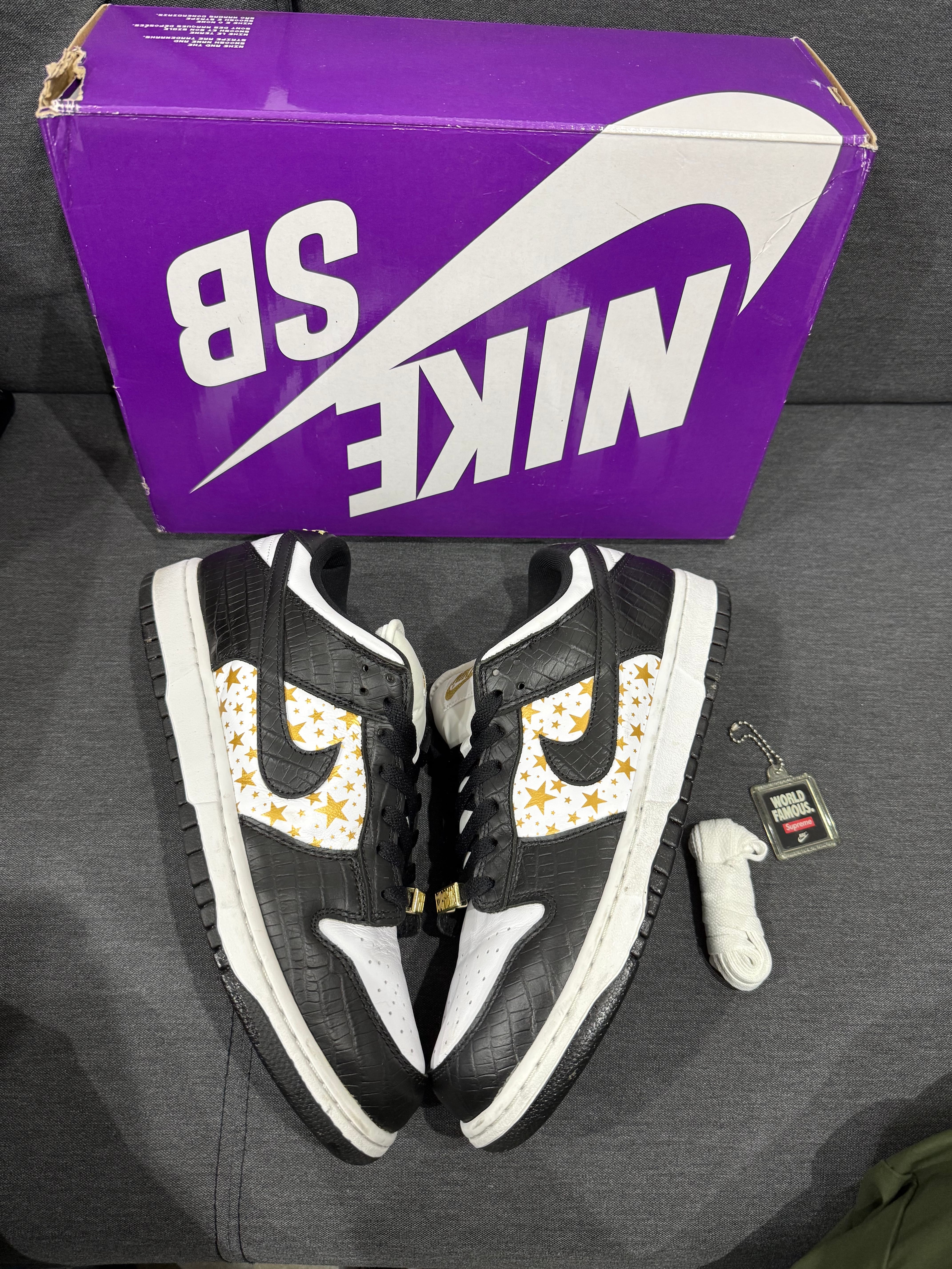 Supreme × Nike SB Dunk Low OG QS Gold Stars "White/Black"