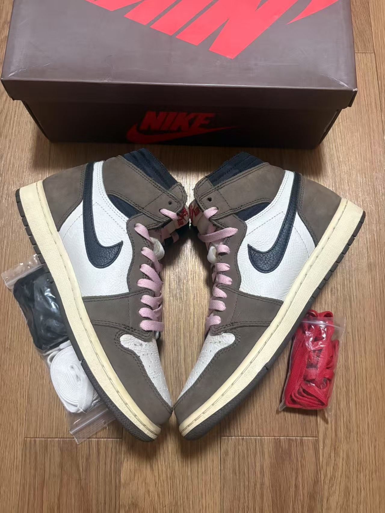 Travis Scott × Nike Air Jordan 1 Retro High OG TS SP "Sail/Dark Mocha"