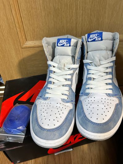 Nike Air Jordan 1 High OG "Hyper Royal"
